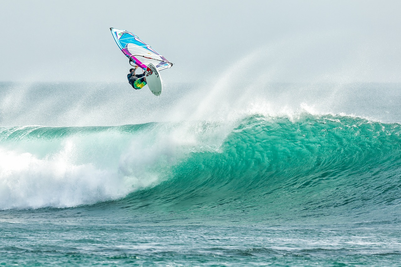 ¿Qué significa surfear en el mar?