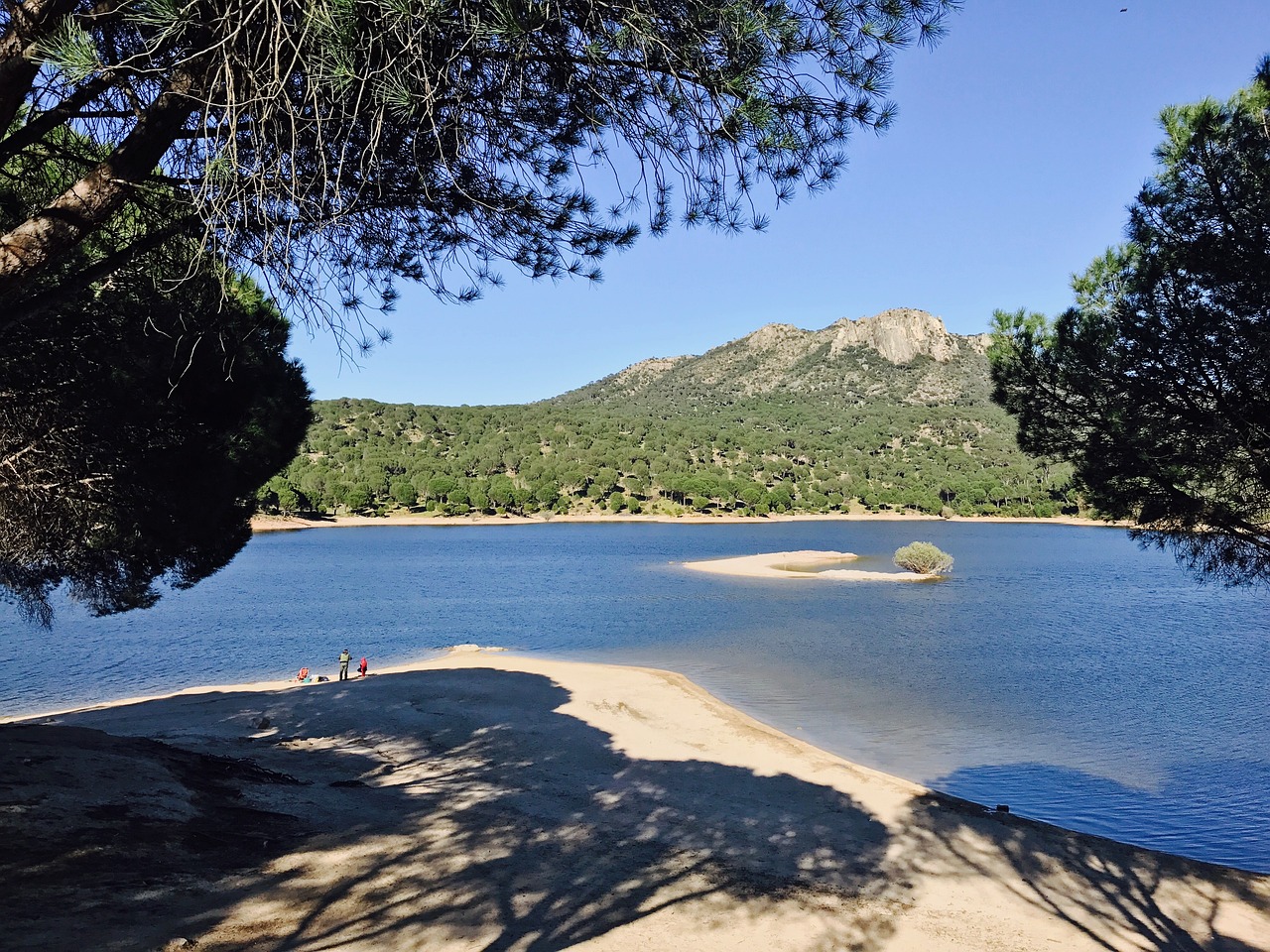 ¿Qué autobús lleva al Pantano de San Juan?